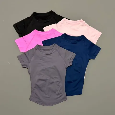 Camiseta de manga curta esportiva NCOYOE para mulheres, roupa de yoga sem costura, camiseta leve para corrida, modelagem slim, top ativo para academia e fitness
