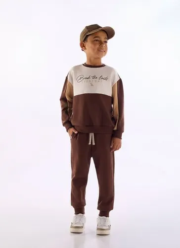 Conjunto moletom infantil com recortes e calça com bolso Marrom