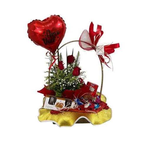 Cesta com Arranjo Rosas e Chocolates