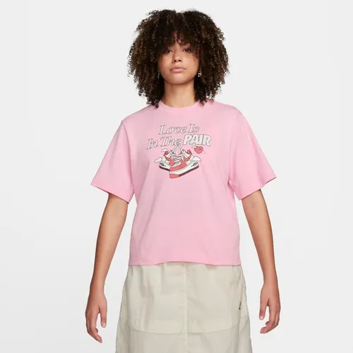 Camiseta Nike Boxy Valentine's Day Feminina