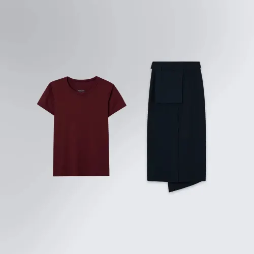 Conjunto Feminino Tech T-Shirt + Saia Midi Alfaiataria