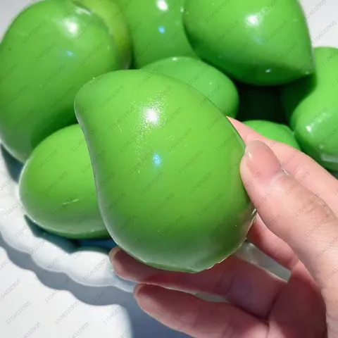 Bola Antiestresse de Manga Crocante, Squishy, Mudança de Cor, Brinquedo Sensorial ASMR para Alívio do Estresse e TDAH, Brinquedos de Natal