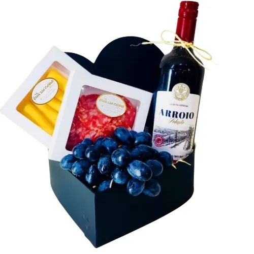 Cesta com Vinho e Queijo