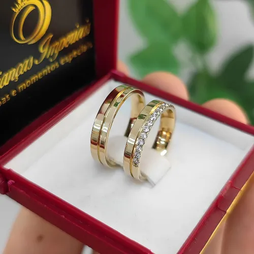 Par de alianças 4mm com 16 zircônias modelo Castle