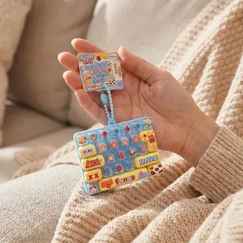 Chaveiro de Brinquedo Fidget de Teclado de Simulação Mini Fofo, 26 Botões para Pressionar, Brinquedo de Descompressão, Enfeite para Mochila, Presentes Criativos