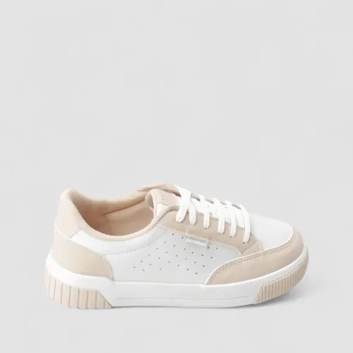 Tênis Casual Feminino Penélope Perfuros Recorte Off White