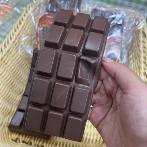 Brinquedo de Apertar de Chocolate Simulado em PU Macio e de Recuperação Lenta, Brinquedo Antiestresse para Escritório, Presente para Relaxamento das Mãos, Enfeite de Mesa