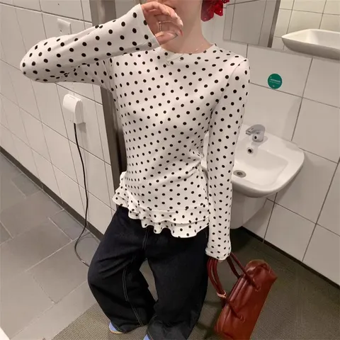 Camiseta Feminina Estilo Coreano Doce com Poás Brancos e Mangas Longas, Blusa com Babados para Primavera 2026, Roupa Feminina