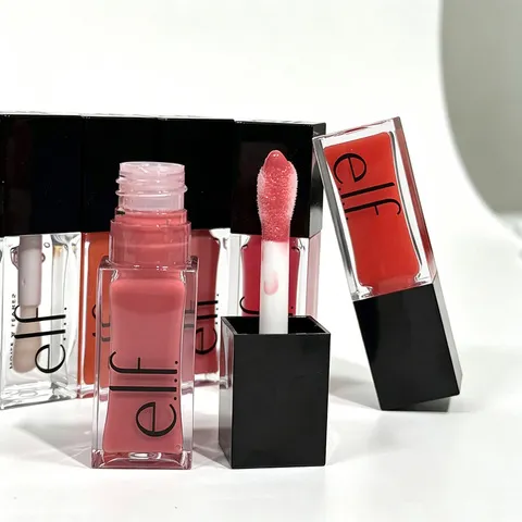 Elf Bright Shine Lip Gloss hidrata e nutre profundamente os lábios, melhora a pele seca dos lábios e as linhas labiais, formando lábios macios, úmidos e volumosos.