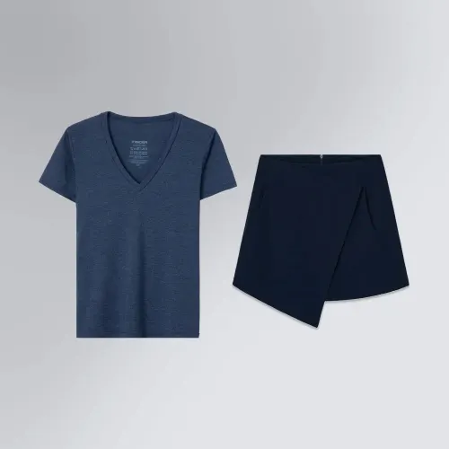Kit Presente Prático Feminino Saia Mini Kyoto e Tech T-Shirt Gola V