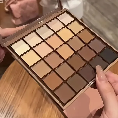 Paleta de sombras com 25 cores - tons neutros de cinza e marrom terrosos, tons de café e chocolate, criando looks de maquiagem versáteis, desde naturais até dramáticos.