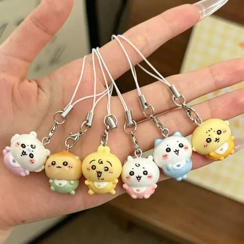 Pingente de Resina Fofo e Pequeno, Tema Roupa de Bebê Usagi Hachiware, Cordão para Celular, Mini Chaveiro Kawaii, Pingente para Bolsa Pequena, Presente para Meninas e Estudantes