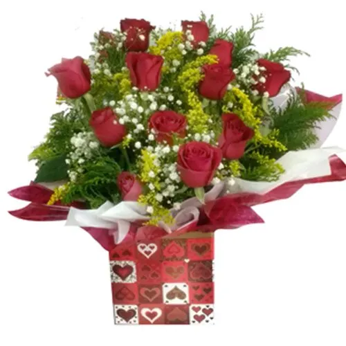 Arranjo com 12 rosas vermelhas
