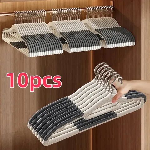 Conjunto de 10 cabides resistentes para uso em ambientes secos e húmidos, com almofadas antiderrapantes, que economizam espaço e possuem um organizador ultraleve com 0,5 cm de espessura.