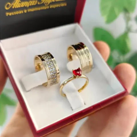 Par Alianças 8mm com 24 Pedras mod. Estelar + Anel Petit
