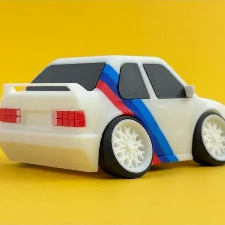 Miniatura de Carro BMW Branco com Rodas Pretas e Estampa Azul Vermelho