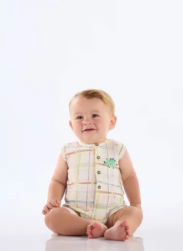 Macaquinho Xadrez em Suedine Comfy para Bebê Menino (Bege) Up Baby