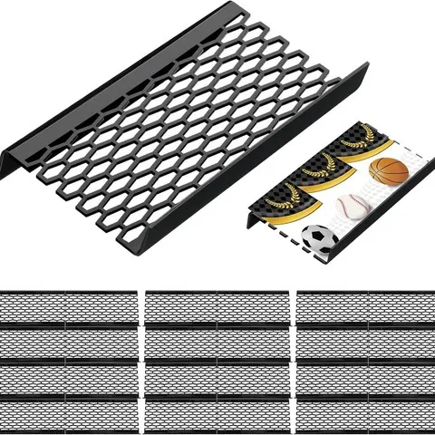 Unidade de exibição modular em acrílico para cartas colecionáveis, com grade intercambiável, estrutura oca em favo de mel, elementos sólidos esféricos e semicirculares.