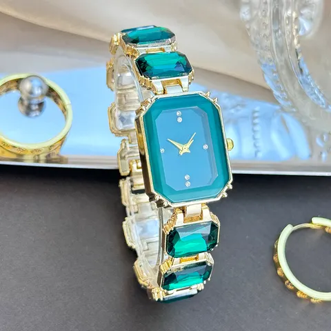 Relógio feminino de estilo europeu e americano, com mostrador retangular cravejado de strass, caixa colorida e corrente de strass, modelo grande.