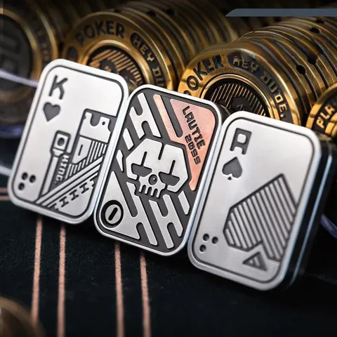 Alívio do estresse empurrar cartão de metal ponta do dedo edc poker a k rei giroscópio brinquedo para escritório adultos anti ansiedade fidget papa moeda