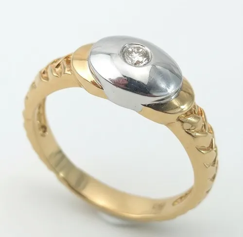 Anel com 1 Diamante de 5 Pontos com Detalhes Trabalhados em Ouro Branco 18K