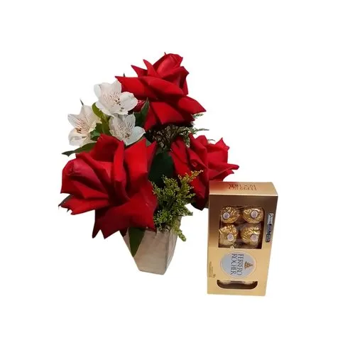 Lindo Arranjo de Rosa com 8 Ferrero Rocher
