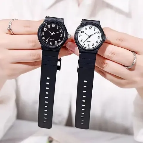 Relógio de Quartzo Feminino Simples à Prova d'Água com Pulseira de Silicone, Mostrador Redondo Pequeno, Relógio para Estudantes