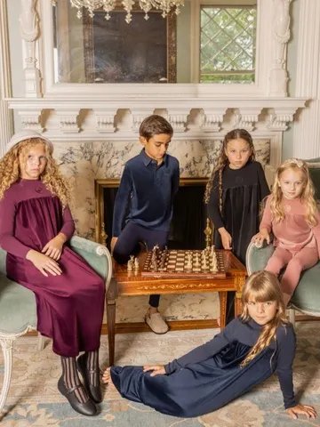 Coleção AP AW26 Friday Night, Conjunto de Vestidos Maxi em Velour com Tecido Jersey para Meninos e Meninas, Roupas em Família