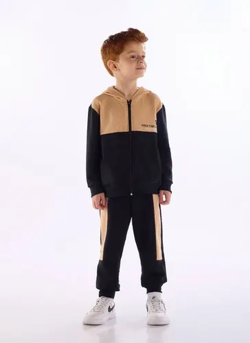 Conjunto moletom menino com capuz, bolso e recortes modernos Preto
