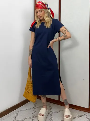 Vestido Midi Camiseta com Fenda Aveloz Azul Marinho