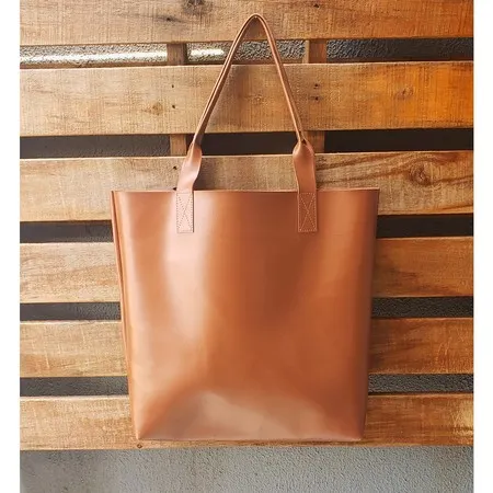 Bolsa Saco Feminina de Ombro em Couro Caramelo Montana