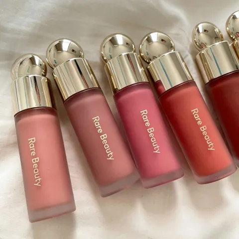 Rare Beauty Soft Pinch Liquid Blush: Maquiagem Sedosa, Suave e de Longa Duração para um Efeito Volumoso. Coleção Hope Love Virtue Happy Wonder Worth Face Cosmetics.