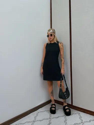 Vestido Feminino Curto Canelado Regata Acinturado e Soltinho