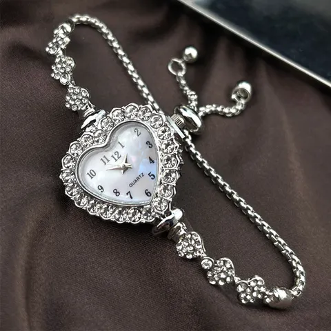Nova moda em forma de coração pulseira de fita cravejada de diamantes relógio de flor para mulheres com pulseira ajustável